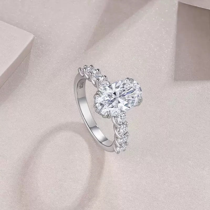 Graceful Oval 4CT Moissanite Solitaire Ring in Sterling Silver 925