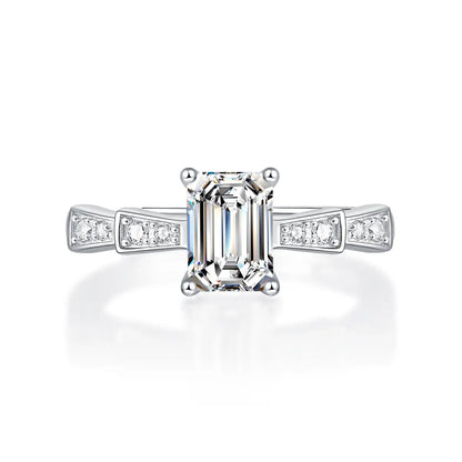 Elegant Bow – Emerald Allure 1 Karat Smaragd – Schliff-Moissanit-Solitärring aus Sterlingsilber 925 – Größenverstellbar