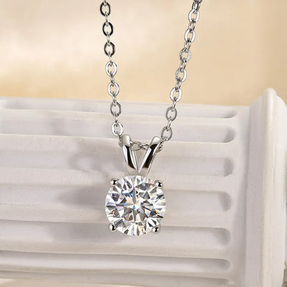 1.0 Ct Exquisite Round Cut Pendant Necklace In White Gold
