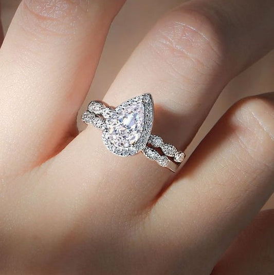 Romantic 1.5ct Pear cut 2pc Wedding Ring Set for Women in Sterling Silver
