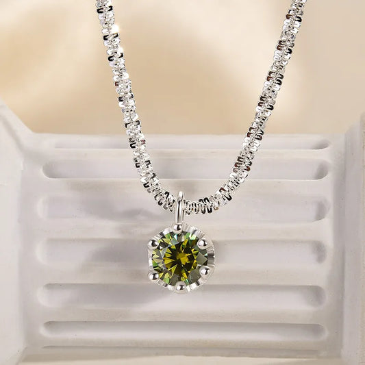 0.5ct Exquisite Round Cut Pendant Necklace For Women In White Gold