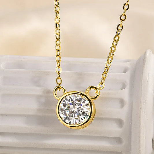 1.0 Ct Graceful Round Cut Pendant Necklace In Yellow Gold