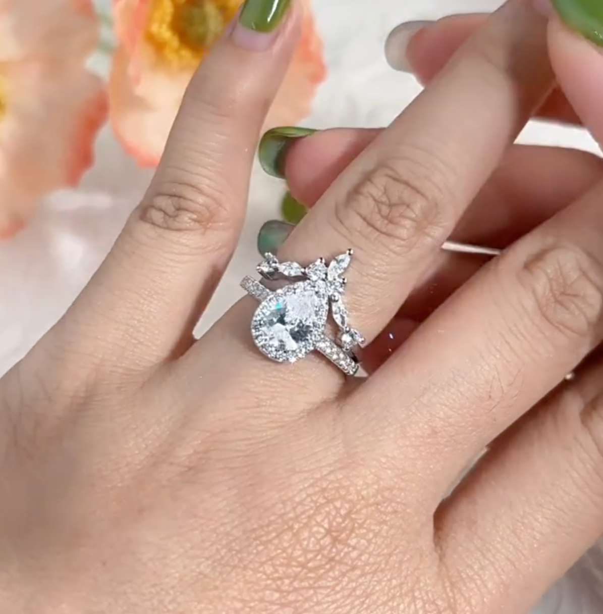 Romantic 1.5ct Pear cut 2pc Wedding Ring Set for Women in Sterling Silver