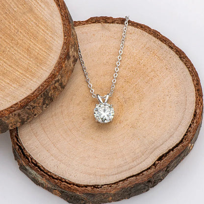 1.0 Ct Exquisite Round Cut Pendant Necklace In White Gold