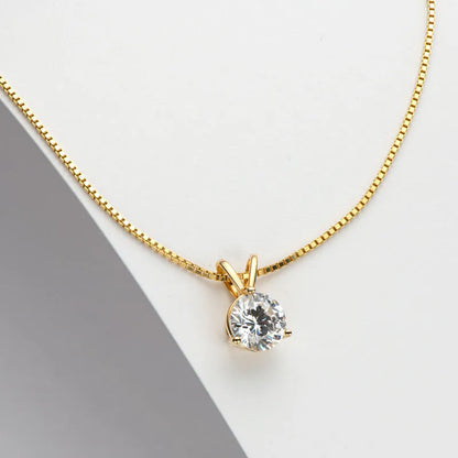 1.0 Ct Sophisticated Round Cut Pendant Necklace In Yellow Gold