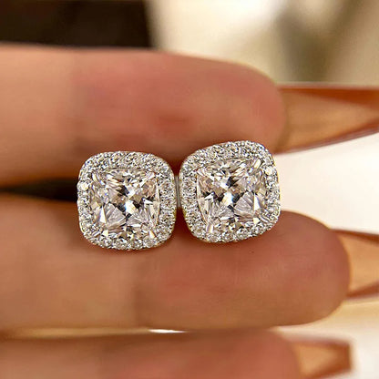Stunning Lustrous 2.0Ct Women's Stud Earrings