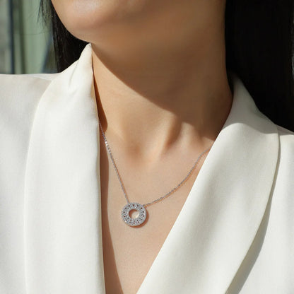 1.5ct Chic Round Cut Pendant Necklace In White Gold