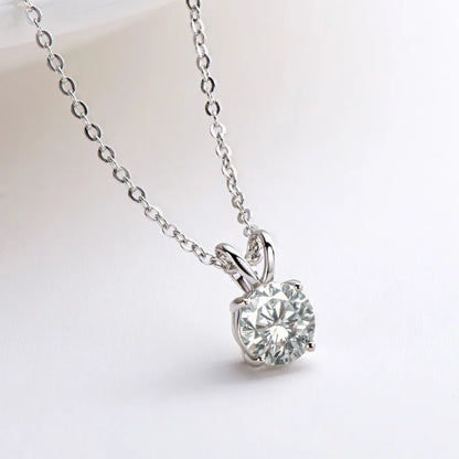 1.0 Ct Exquisite Round Cut Pendant Necklace In White Gold