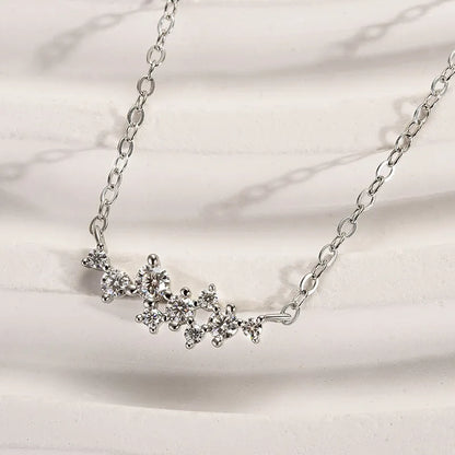 0.3ct Chic Round Cut Pendant Necklace In White Gold