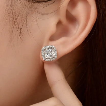 Stunning Lustrous 2.0Ct Women's Stud Earrings