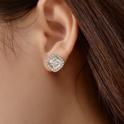 Stunning Lustrous 2.0Ct Women's Stud Earrings