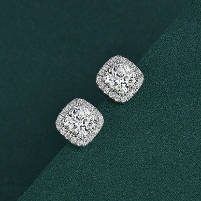 Stunning Lustrous 2.0Ct Women's Stud Earrings