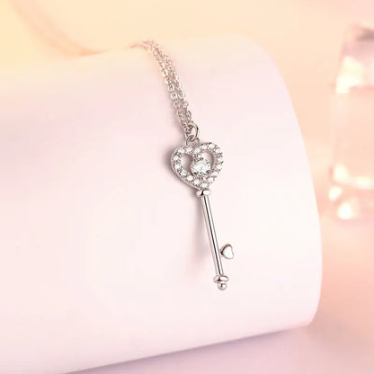 Chic Pendant Necklace In White Gold