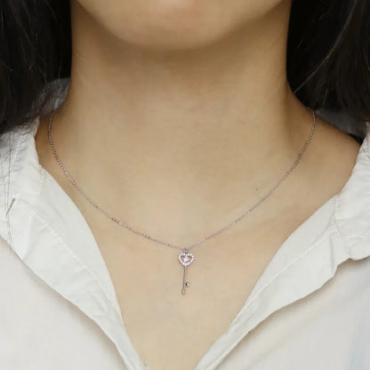 Chic Pendant Necklace In White Gold