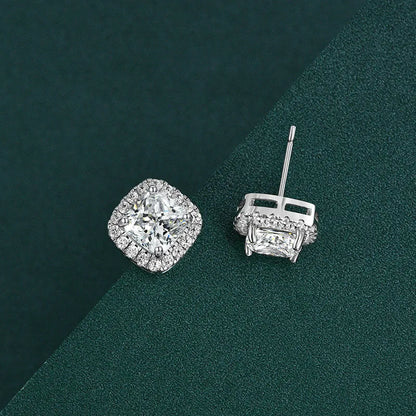 Stunning Lustrous 2.0Ct Women's Stud Earrings