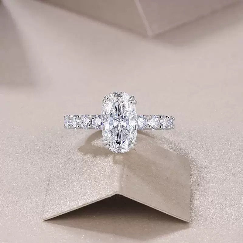 Graceful Oval 4CT Moissanite Solitaire Ring in Sterling Silver 925